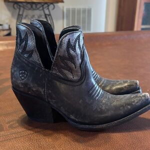 Ariat Women's Distressed Black Ankle Booties